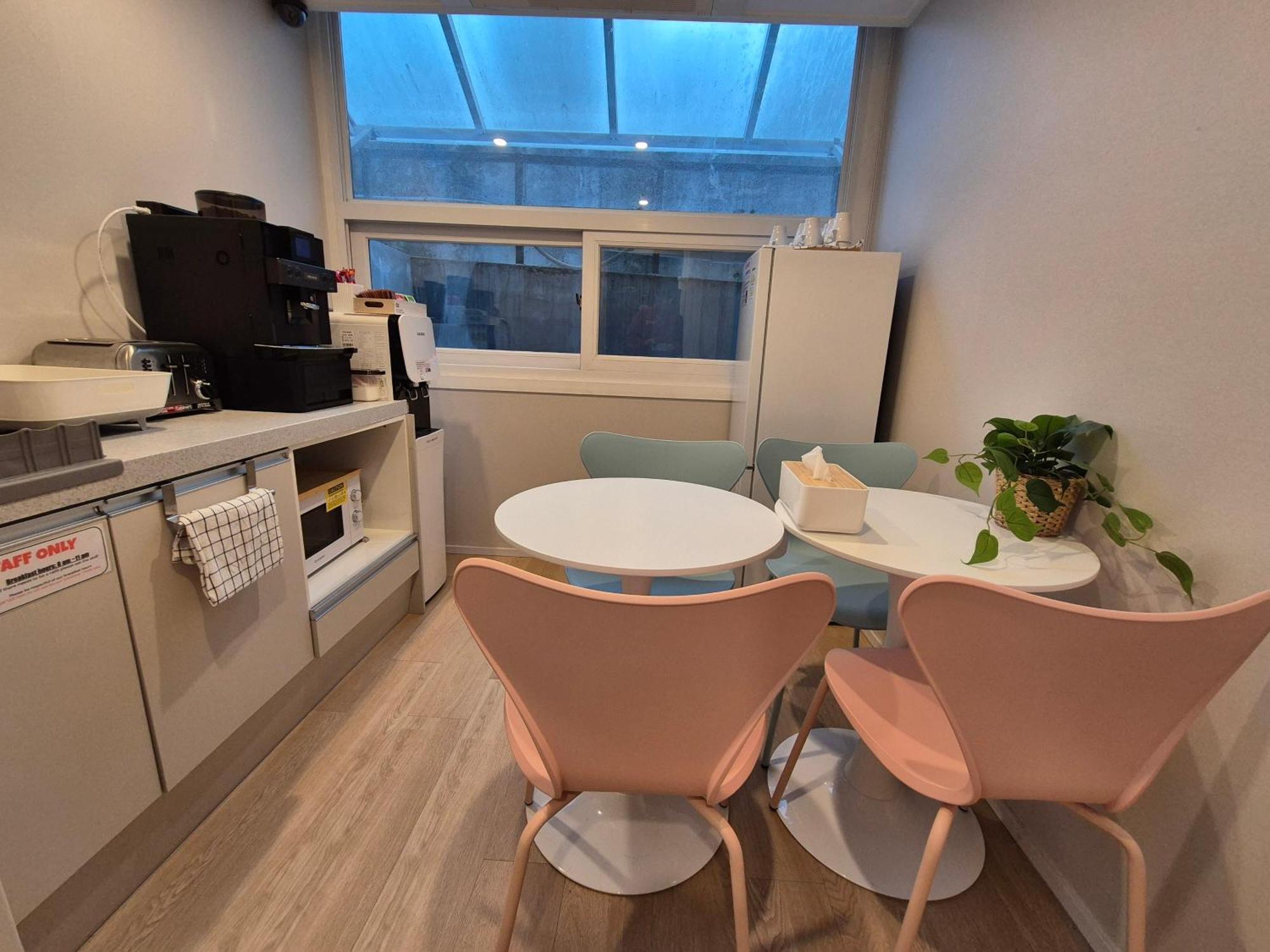 Oyo Hostel Myeongdong 6 โซล ภายนอก รูปภาพ