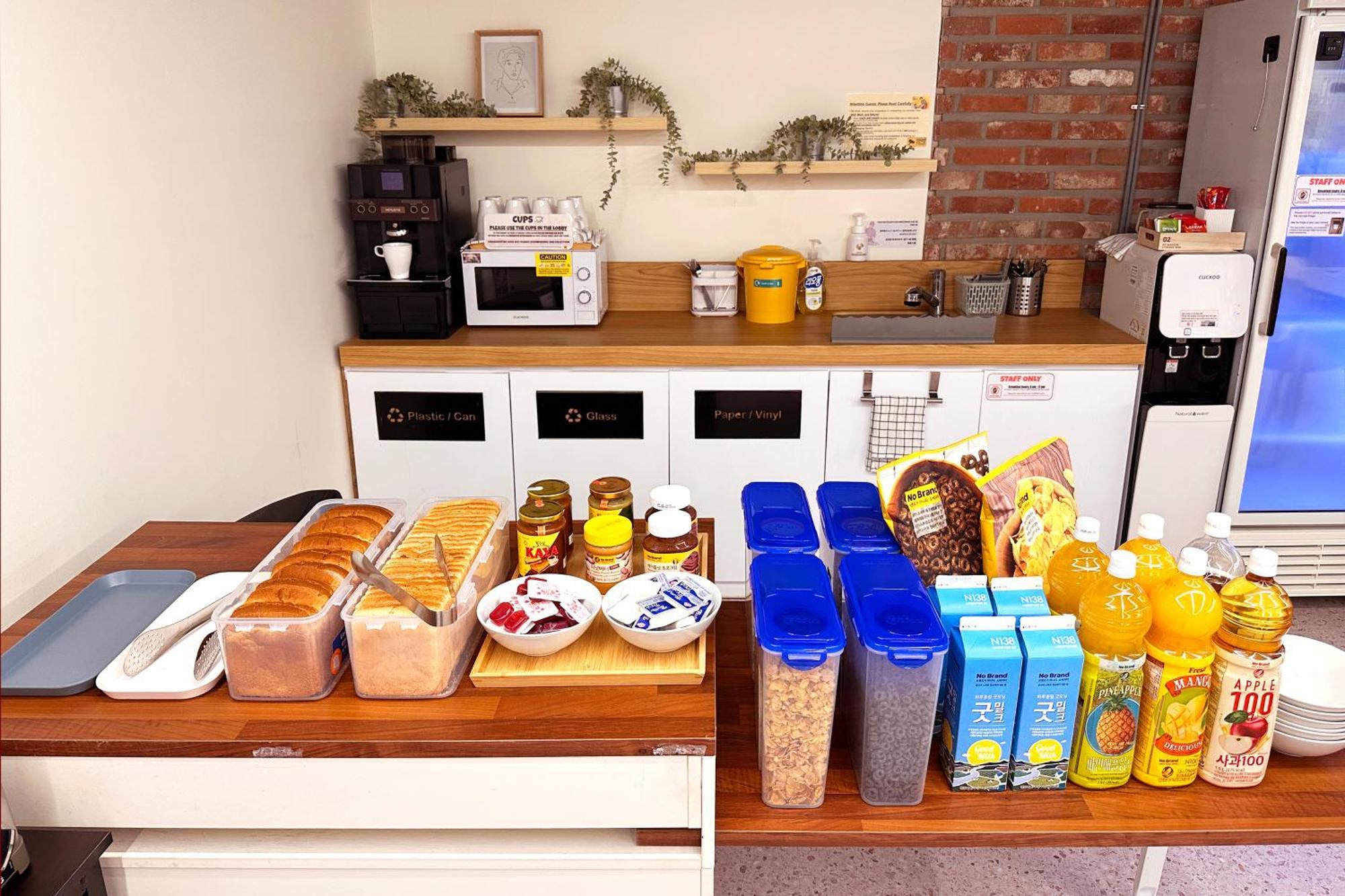 Oyo Hostel Myeongdong 6 โซล ภายนอก รูปภาพ